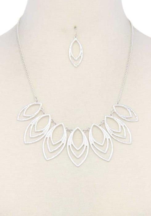 POINTED OVAL SHAPE NECKLACE