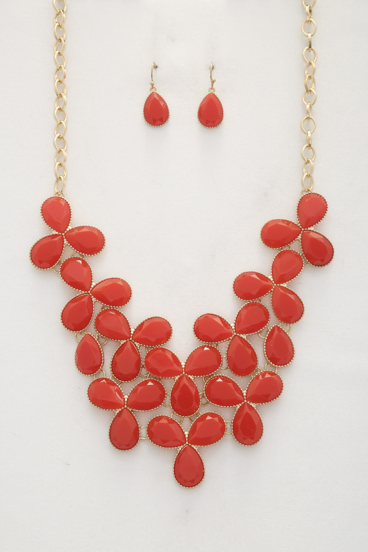 BEADED STATEMENT NECKLACE
