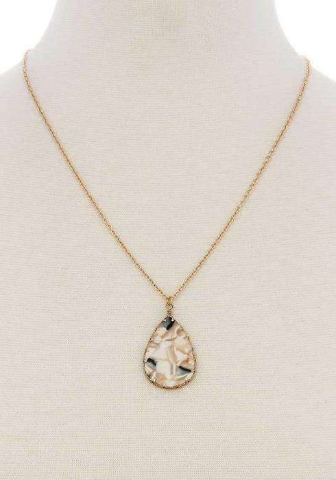 ACETATE TEAR DROP SHAPE PENDANT SHORT NECKLACE