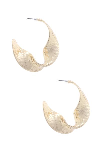 HAMMERED ORGNIC SHAPE EARRING