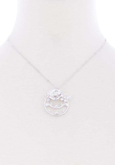 FLORAL METAL CIRCLE PENDANT NECKLACE