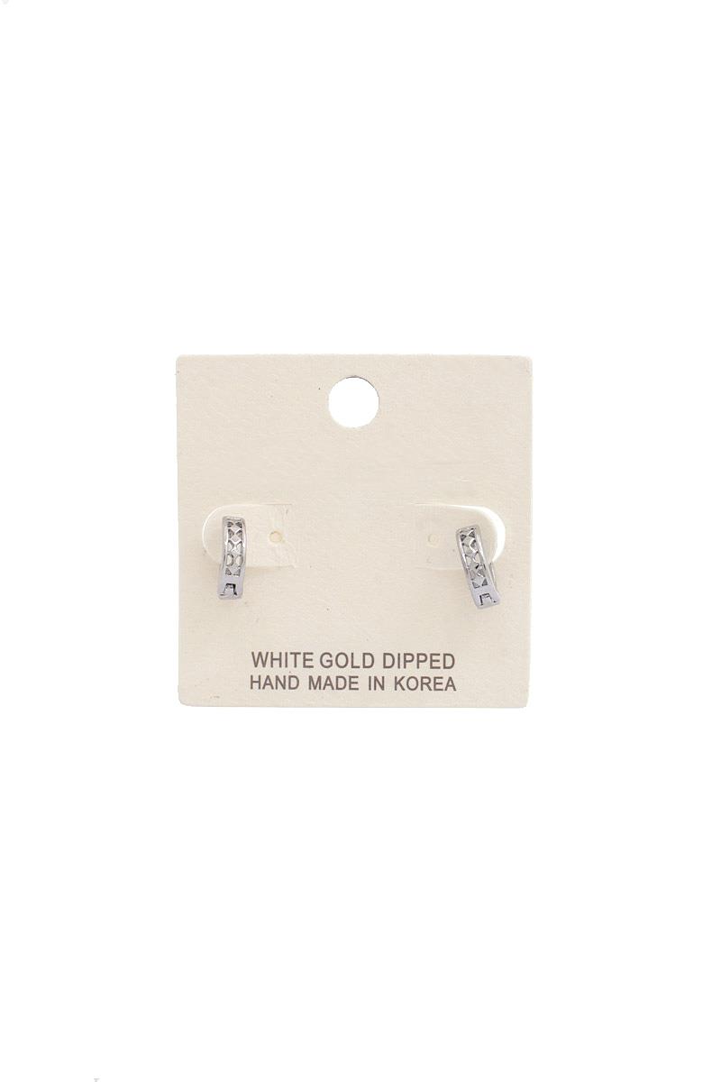 DAINTY HUGGIE EARRING