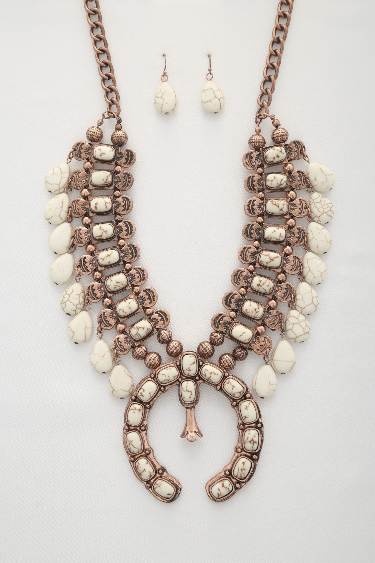 CHUNKY WESTERN NATURAL STONE STATEMENT NECKLACE