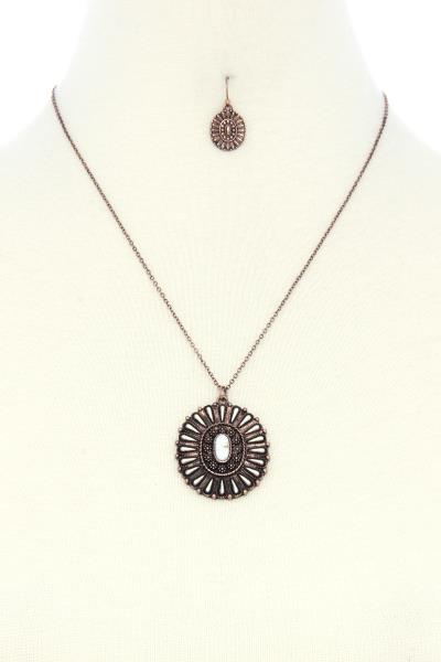 CONCHO BEADED PENDANT NECKLACE