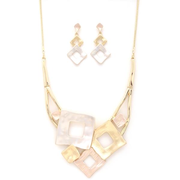 SQUARE PATTERN STATEMENT NECKLACE