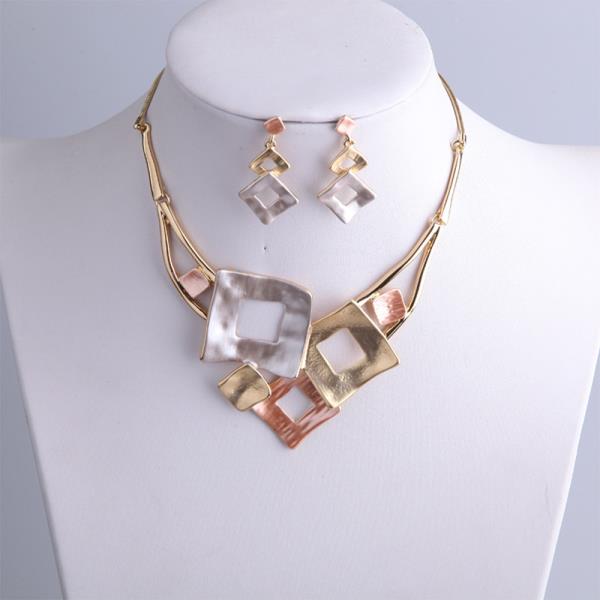 SQUARE PATTERN STATEMENT NECKLACE