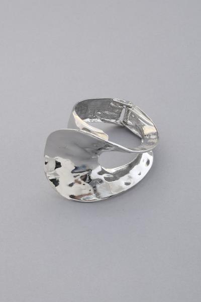 HAMMERED METAL ORGANIC SHAPE CUFF BRACELET
