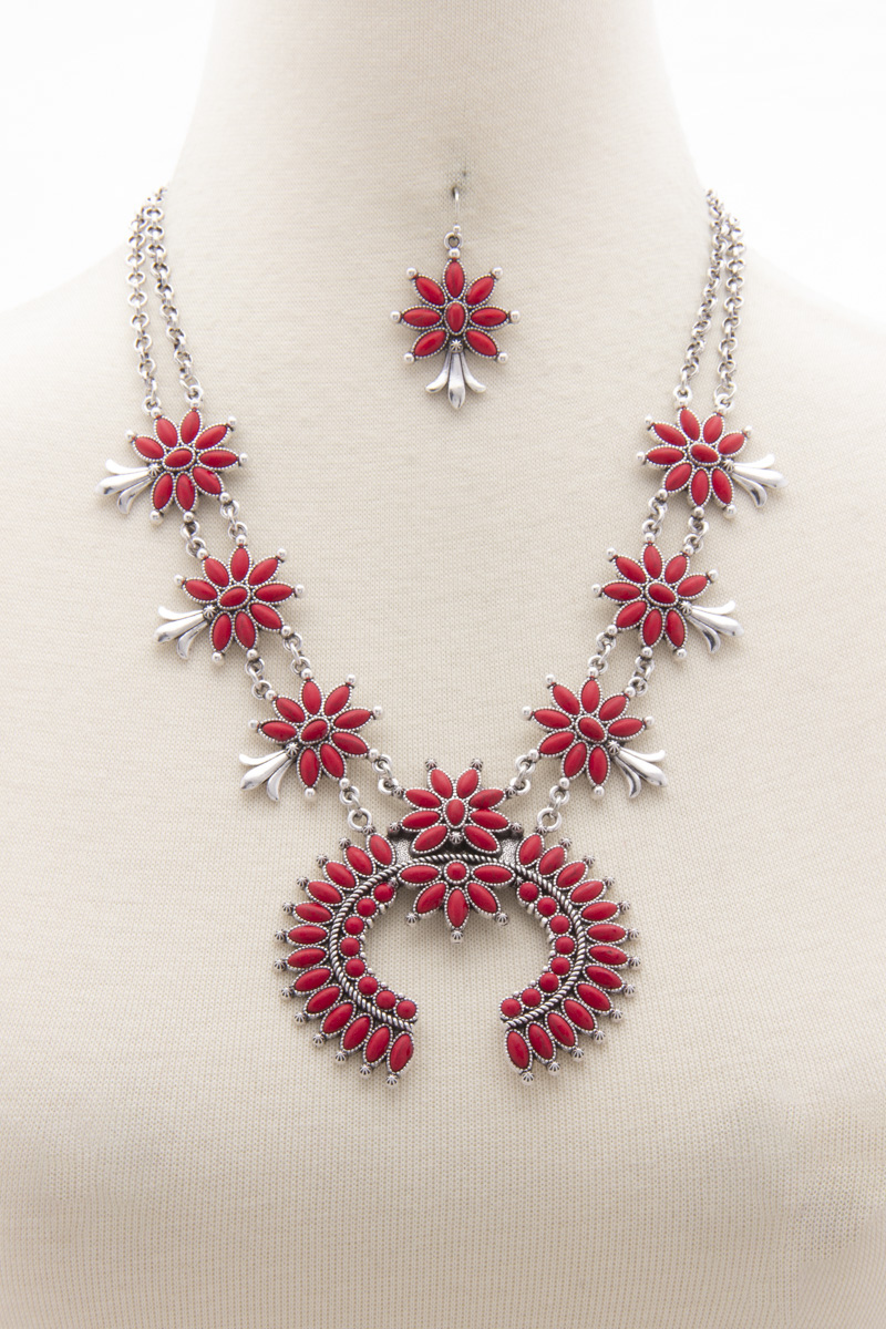 WESTERN HORSE SHOE DESIGN FLORAL NECKLACE AND EARRING SET