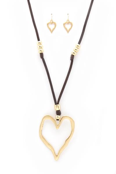 HEART PENDANT SUEDE NECKLACE