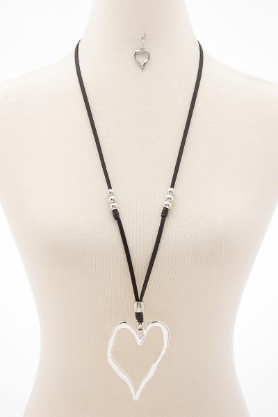 HEART PENDANT SUEDE NECKLACE