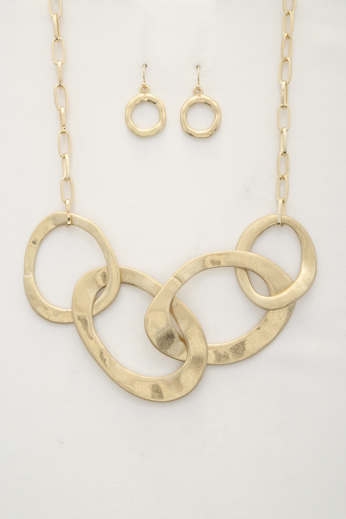 HAMMMERED CIRCLE LINKED METAL NECKLACE