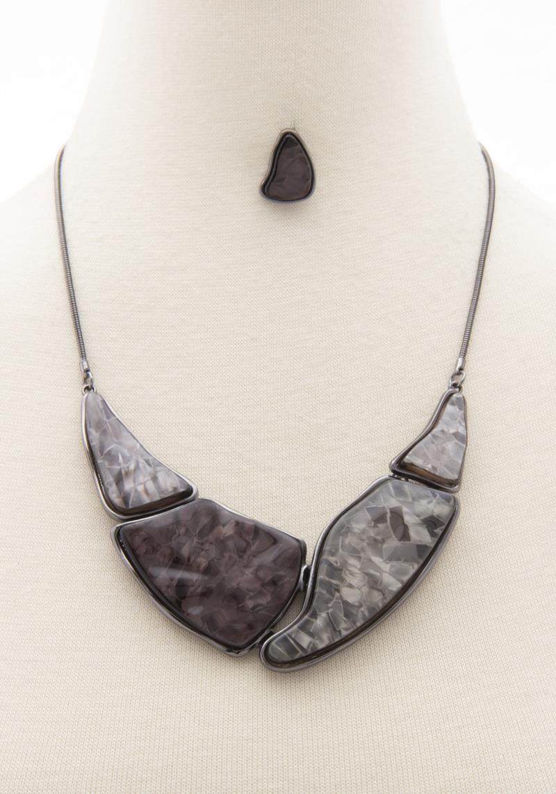 COLOR BLOCK STATEMNT NECKLACE