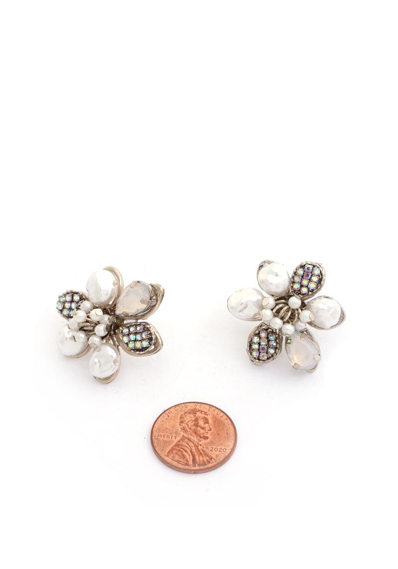FLOWER BEADED EARRING