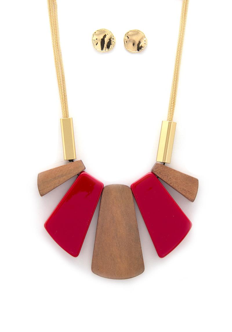 WOODEN SMOOTH TEXTURE SHAPE BIB NECKLACE