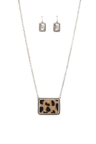 FAUX FUR LEOPARD PENDANT NECKLACE