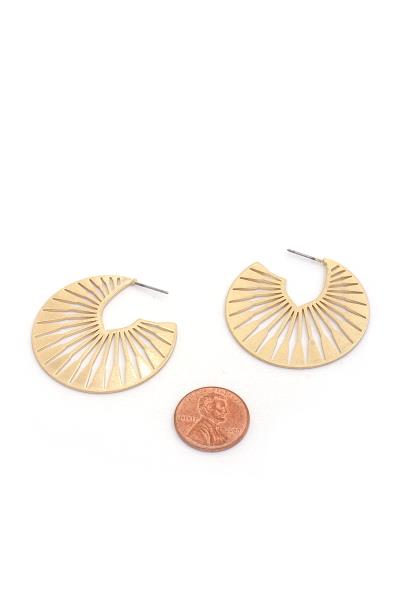 ROUND METAL EARRING