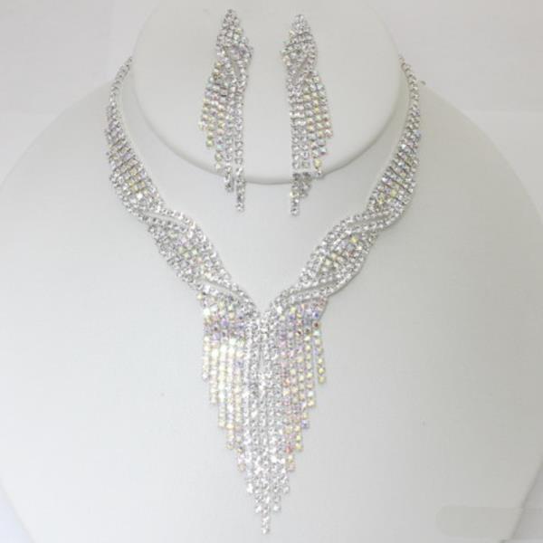 TWIST RHINESTONE DANGLE NECKLACE