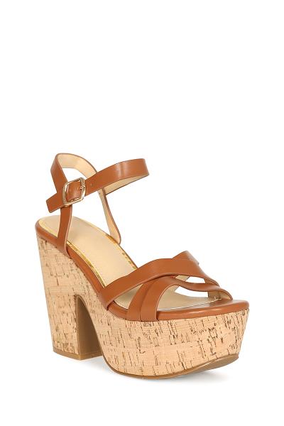 CHIC ANKLE BUCKLE SQUARE LEVEL HEEL