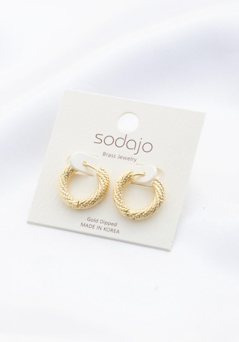 SODAJO TWISTED METAL HOOP EARRING