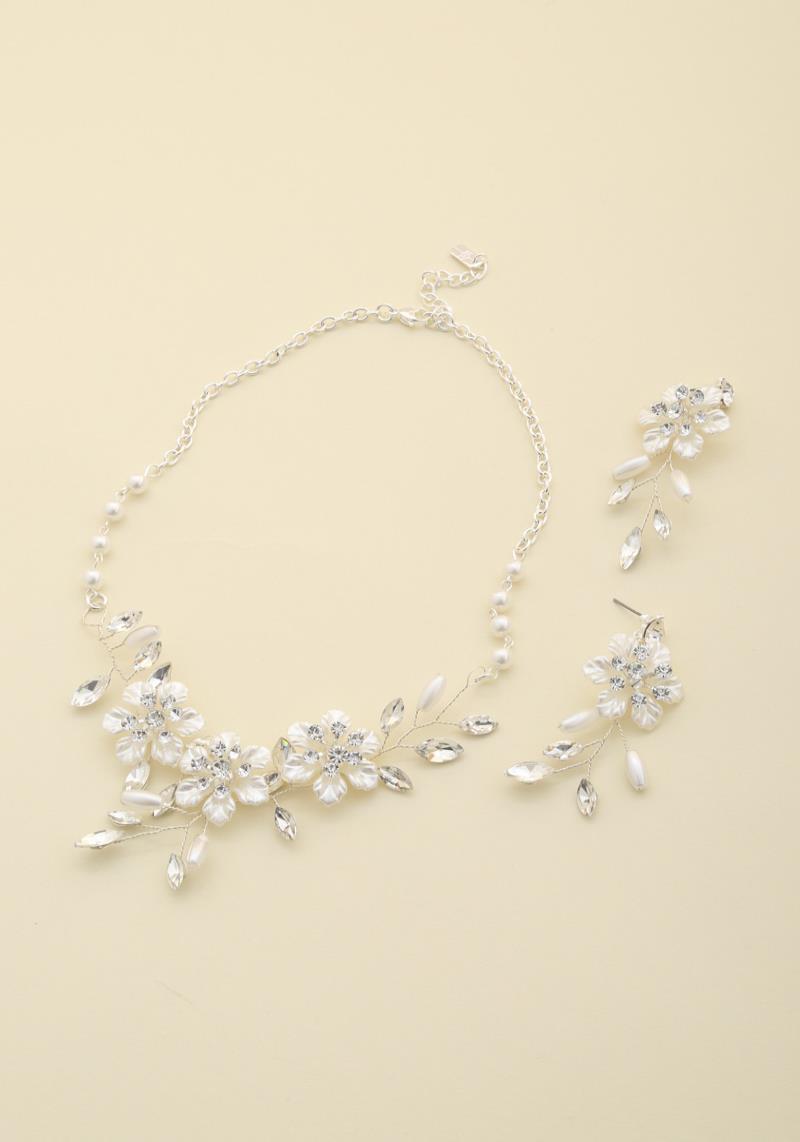 FLOWER RHINESTONE PEARL NECKLACE