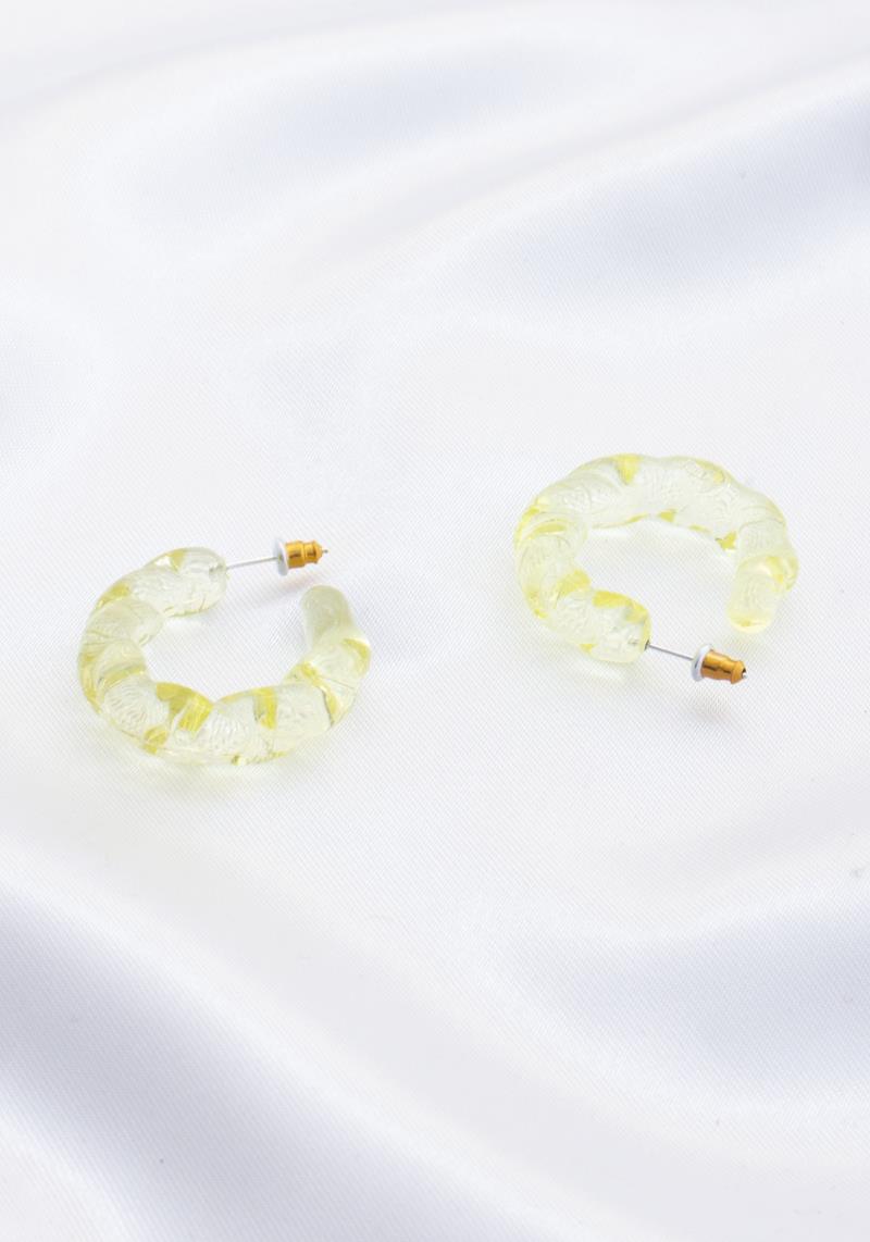 TRANSAPARENT CURB LINK OPEN HOOP EARRING