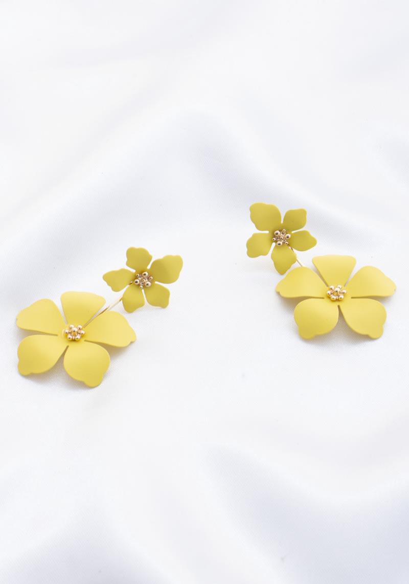 SMOOTH TEXTURE FLOWER DANGLE EARRING