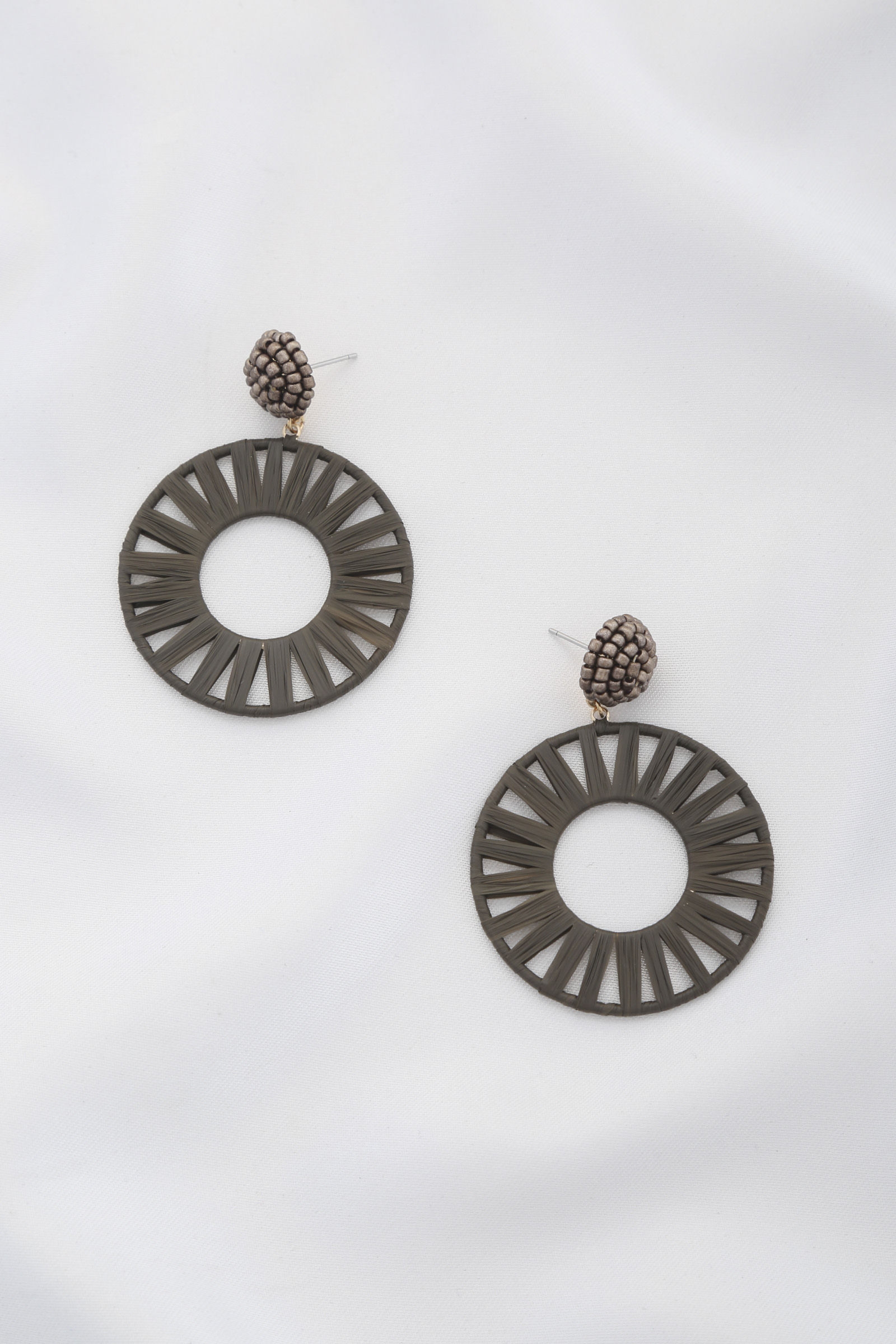 RAFFIA ROUND BEAD DANGLE EARRING
