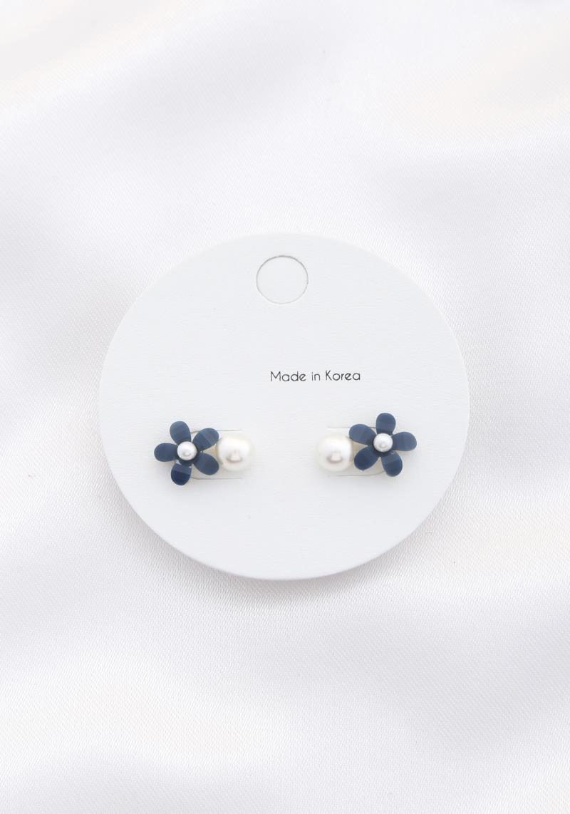 DAINTY FLOWER PEARL STUD EARRING SET