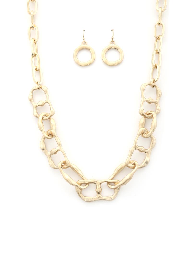 OVAL METAL NECKLACE