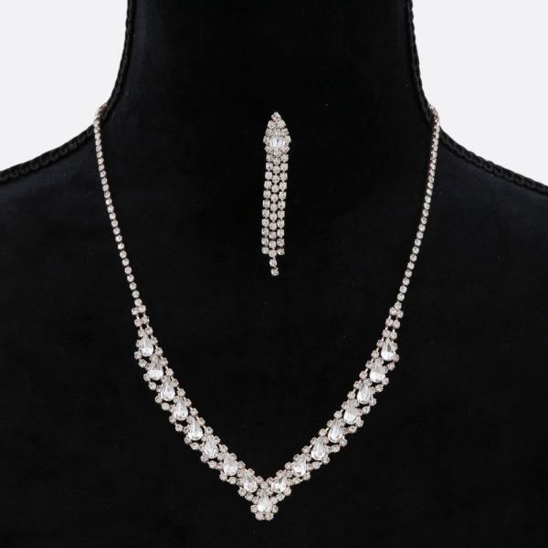 RHINESTONE V SHAPE NECKLACE