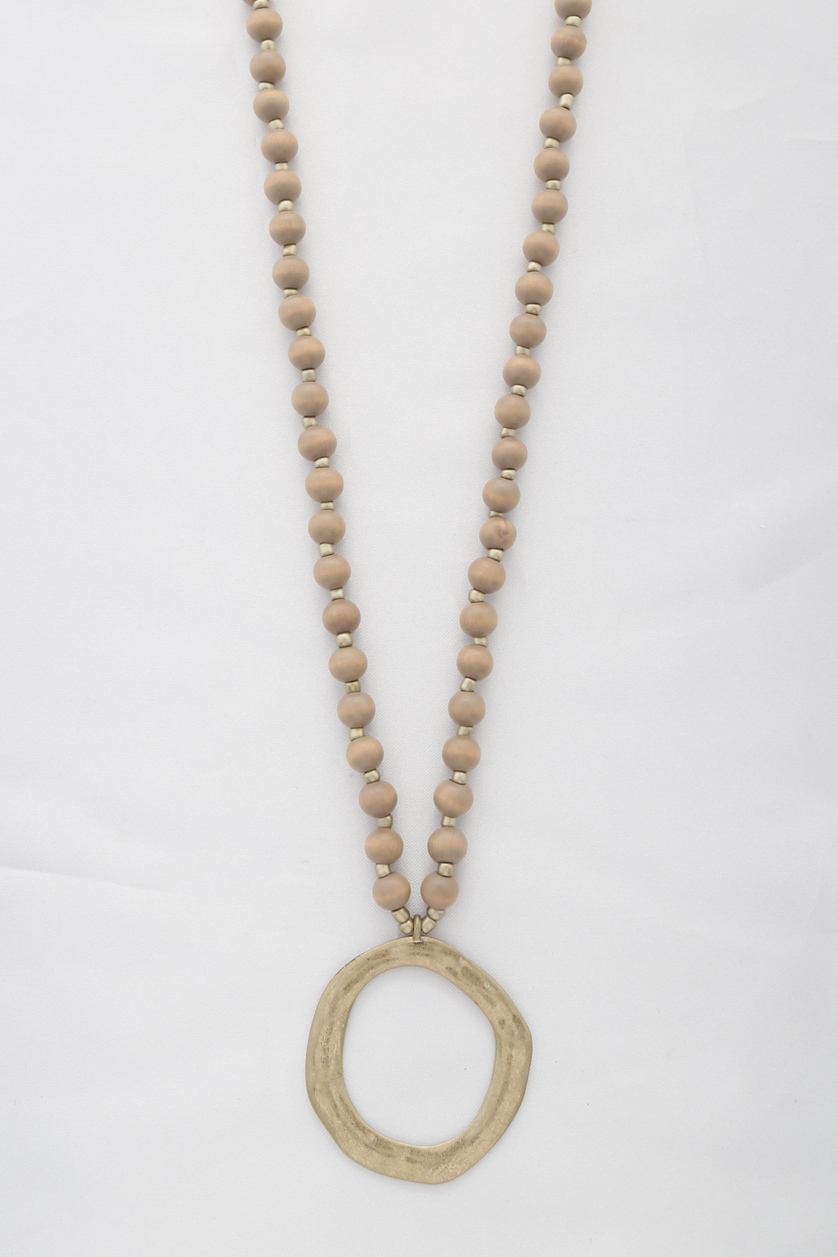 CIRCLE PENDANT BEADED NECKLACE