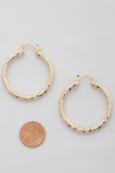 TEXTURED HOOP EARRING