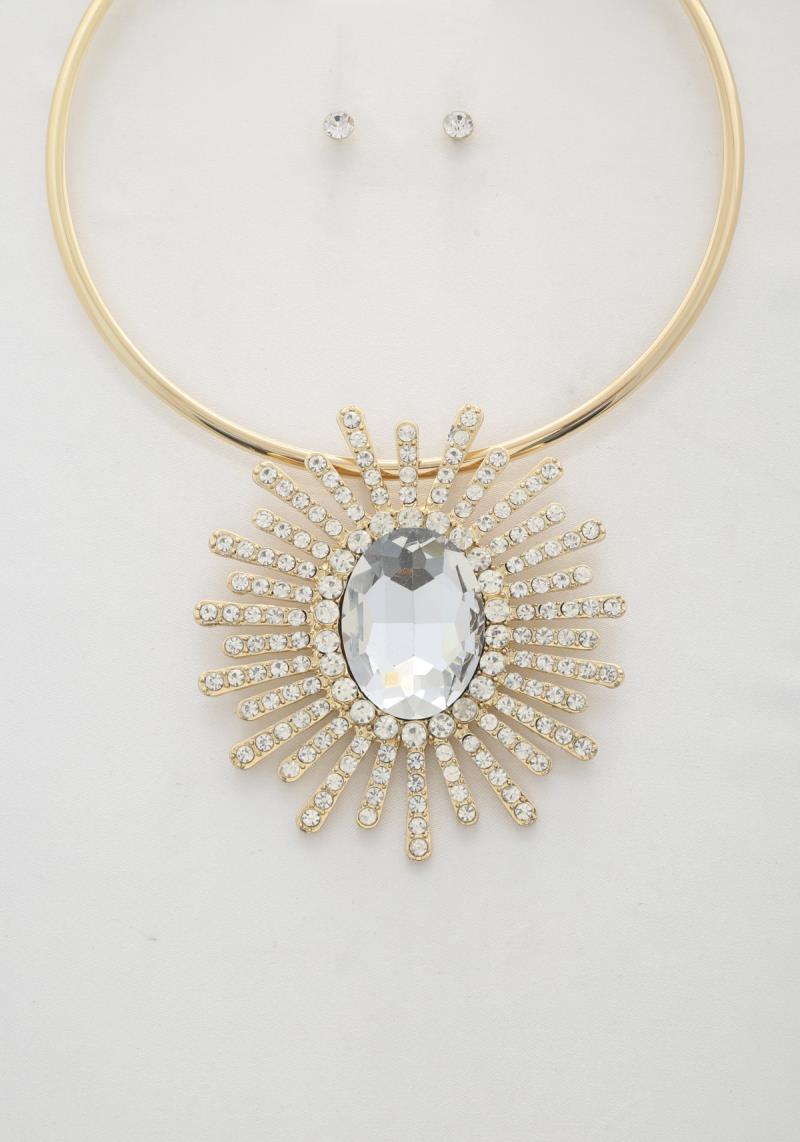 OVAL CRYSTAL PENDANT NECKLACE