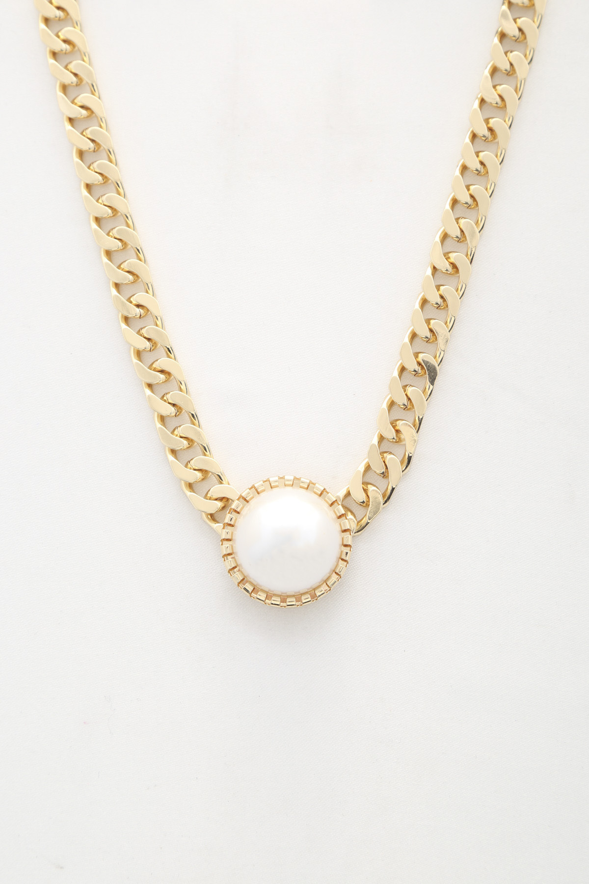 ROUND PEARL CURB LINK NECKLACE
