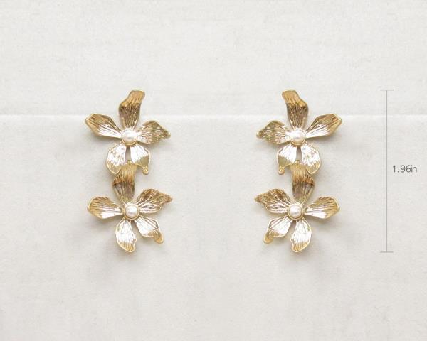 DOUBLE METAL FLOWER PERAL BEAD POST DANGLE EARRING