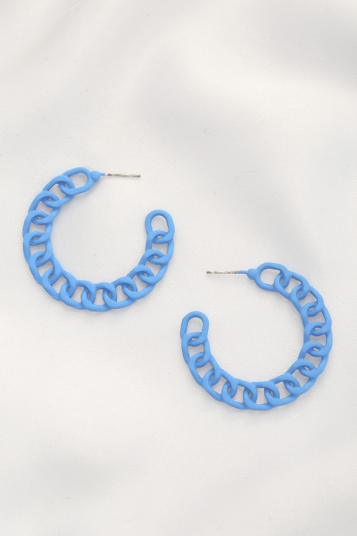 CURB LINK OPEN CIRCLE EARRING