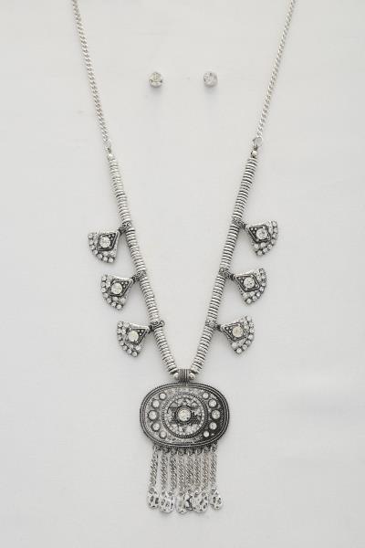 OVAL PENDANT METAL NECKLACE