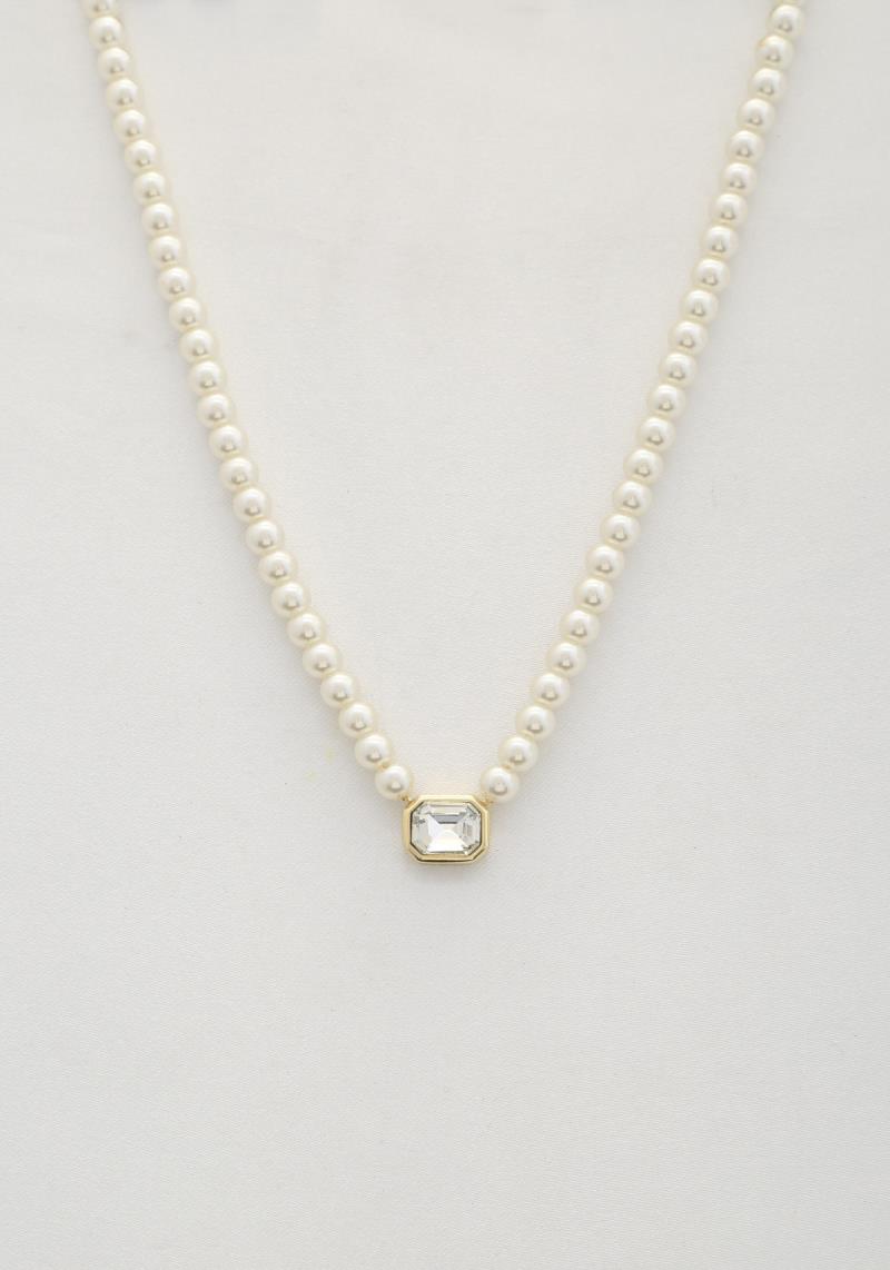 CRYSTAL CHARM PEARL BEAD NECKLACE