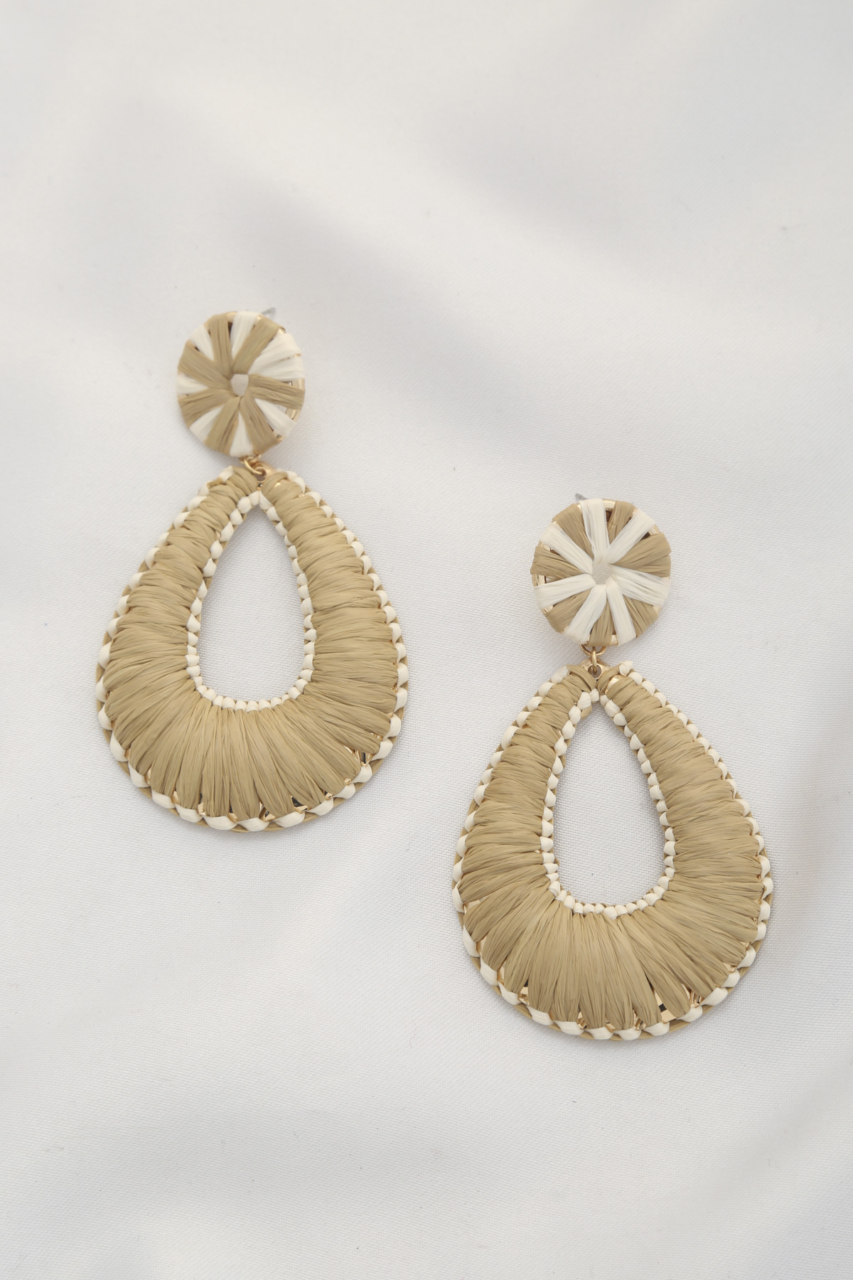 RAFFIA TEARDROP DANGLE EARRING