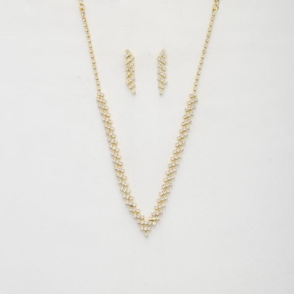 V SHAPE CRYSTAL NECKLACE