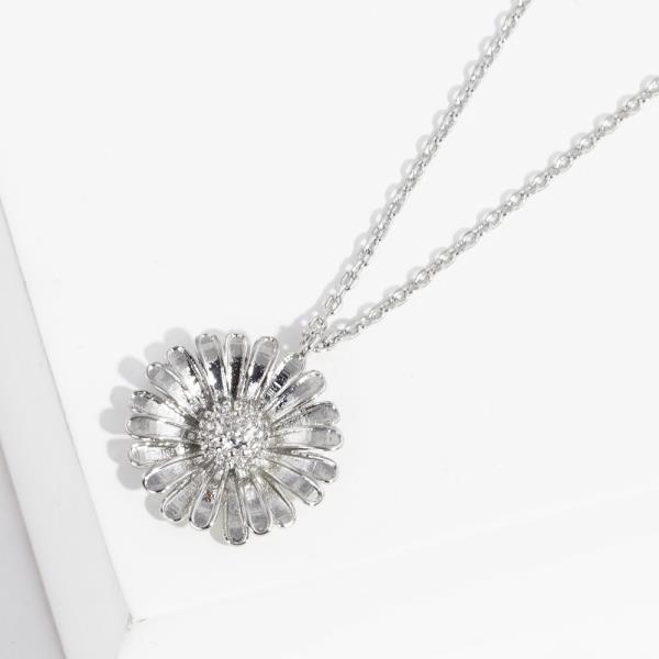 GOLD DIPPED FLOWER PENDANT DAINTY NECKLACE