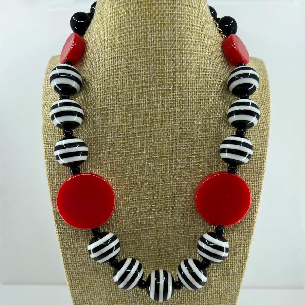 LINED CIRCLE BEAD NECKLACE