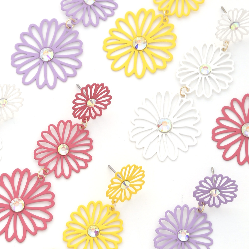 TRIPLE CUT OUT FLOWER DANGLE EARRING