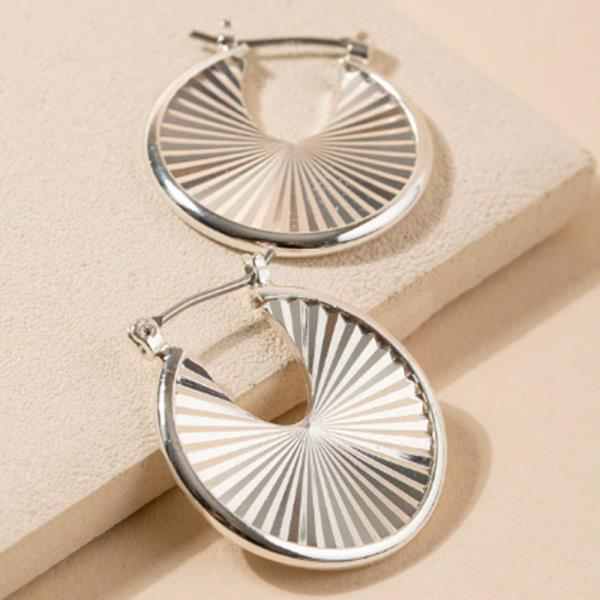 ROUND METAL EARRING