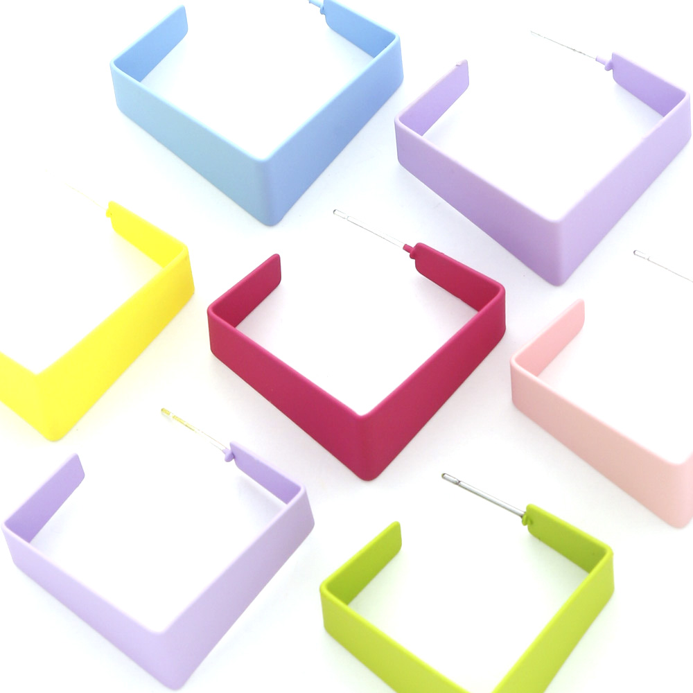 COLOR METAL OPEN SQUARE EARRING