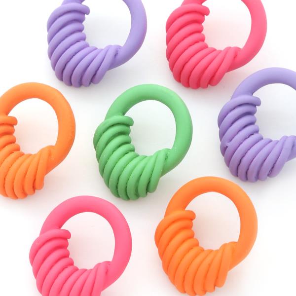 SMOOTH TEXTURE LINED CIRCLE EARRING