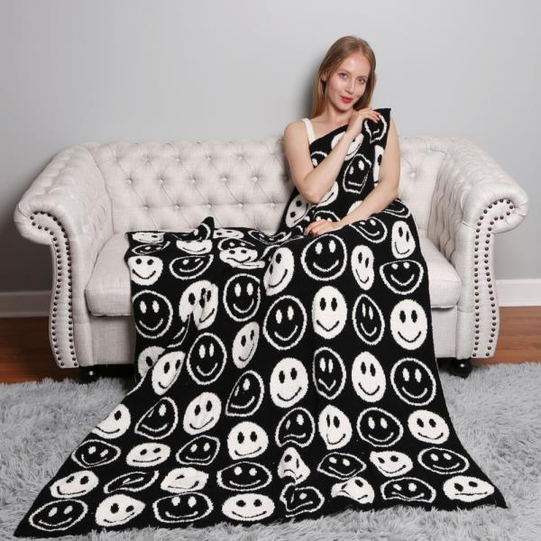 SMALL HAPPY FACE THROW BLANKET