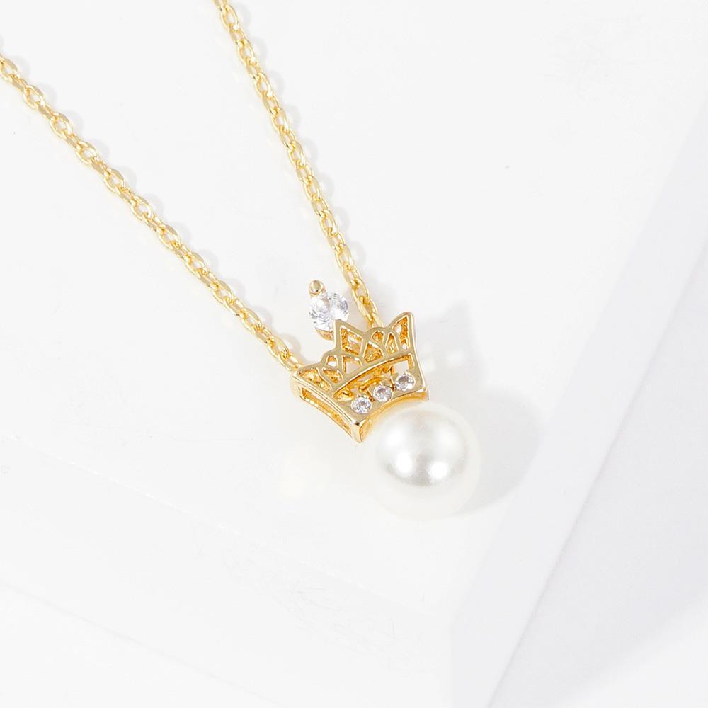 CROWN CHARM PEARL BEAD NECKLACE