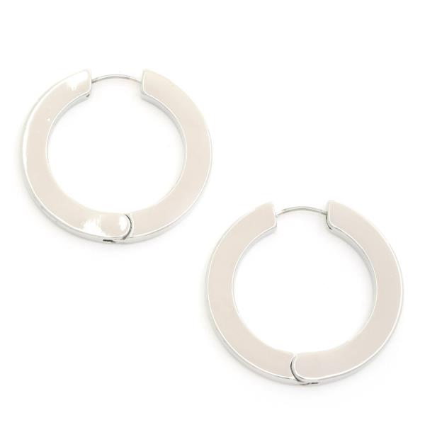 METAL HOOP EARRING