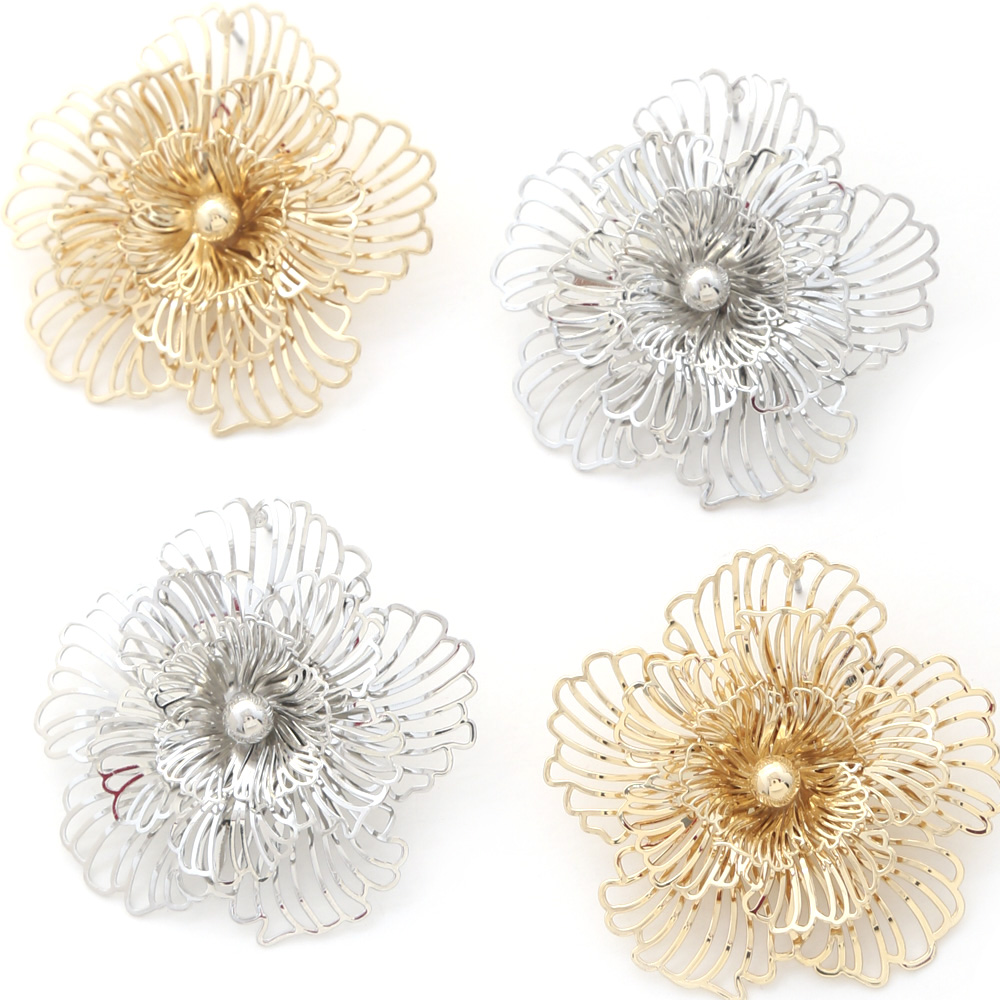 FLOWER METAL EARRING